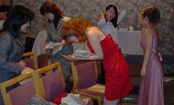 パウゼ 2004