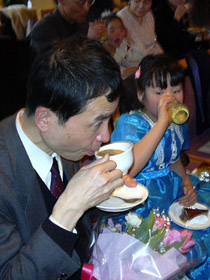 パウゼ 2004